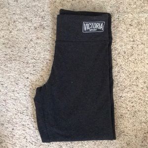 Victoria Sport Capri Leggings